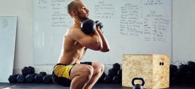 手臂|男人45岁之后,还能做到4个动作就偷着乐吧,说明身体素质还不错