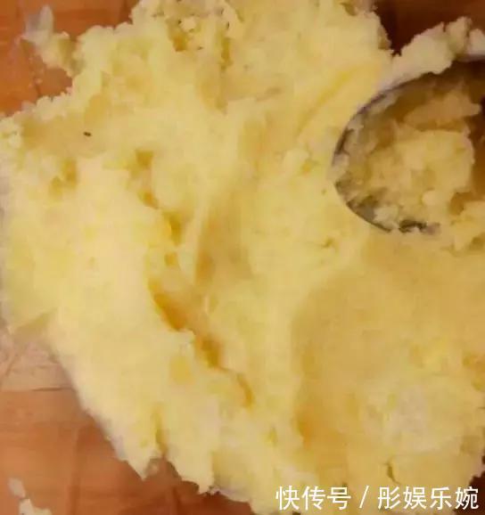 教你用土豆做金黄酥脆小饼，一口一个，又香又好吃！孩子吃不腻！