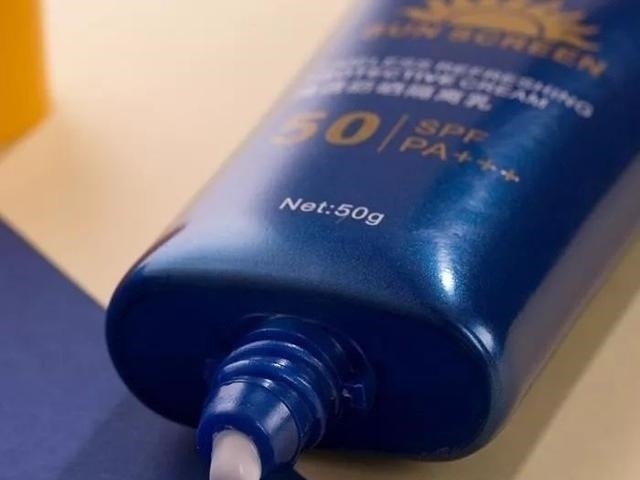 皮肤 化妆师提醒防晒霜别直接涂脸上,否则皮肤越来越黑还粗糙