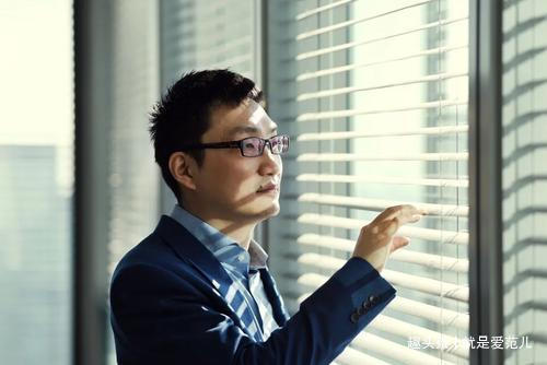 一步之遥|一夜蒸发1000亿，被资本追捧的拼多多，为何会上演市值暴跌