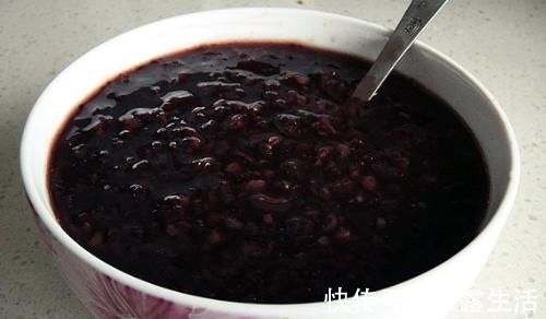 黑米粥|女生“例假”期间,多吃这6种食物,清除子宫毒素,远离妇科病