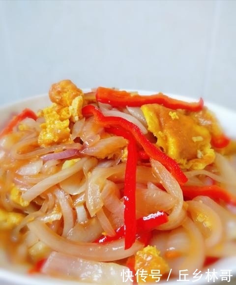 洋葱最近火了,加几个鸡蛋,没想到这么美味,比吃红烧肉还香