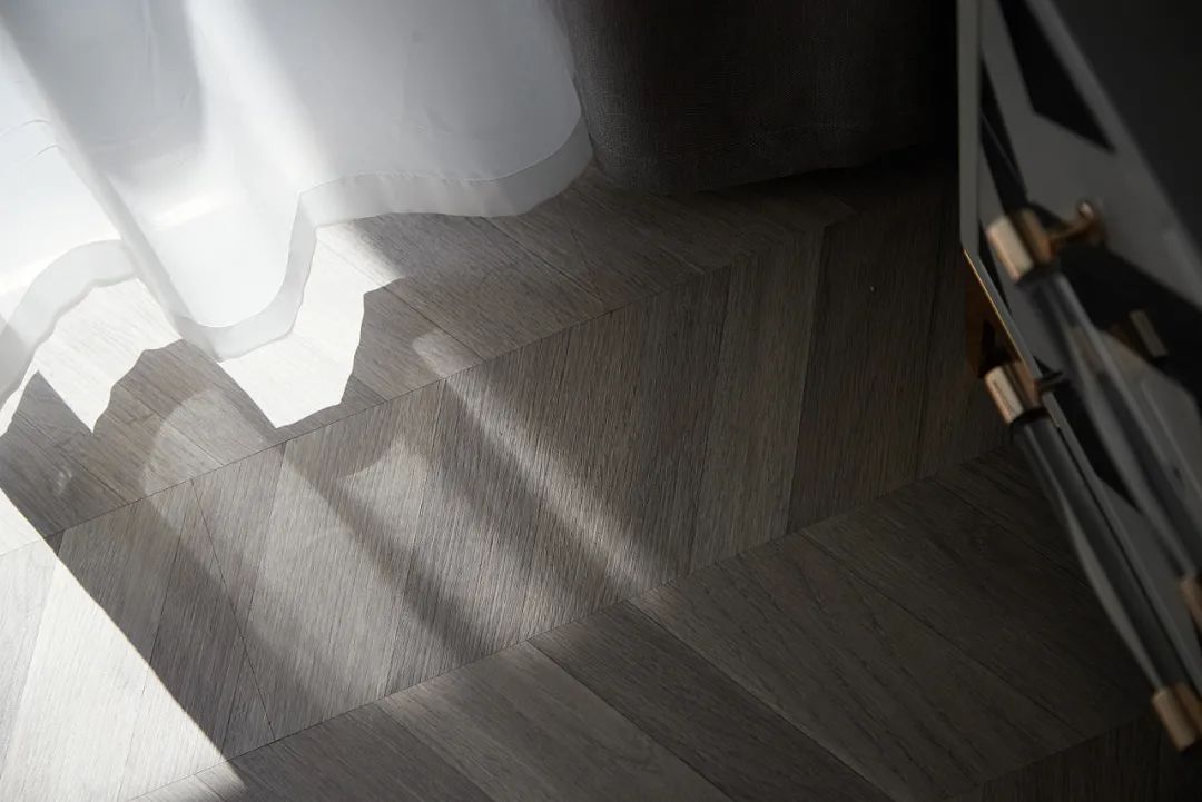 玄关|120㎡现代简约，不规则户型改造，灰色调主体，营造舒适档次