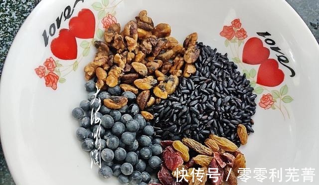 黑芝麻|三黑红枣羹，我家早餐就喝它，比牛奶豆浆还养人，轻松好气色