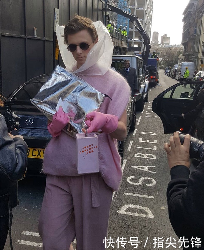 100块把土鳖宅男变鲜肉超模,英国俩沙雕小哥把时尚圈玩坏了