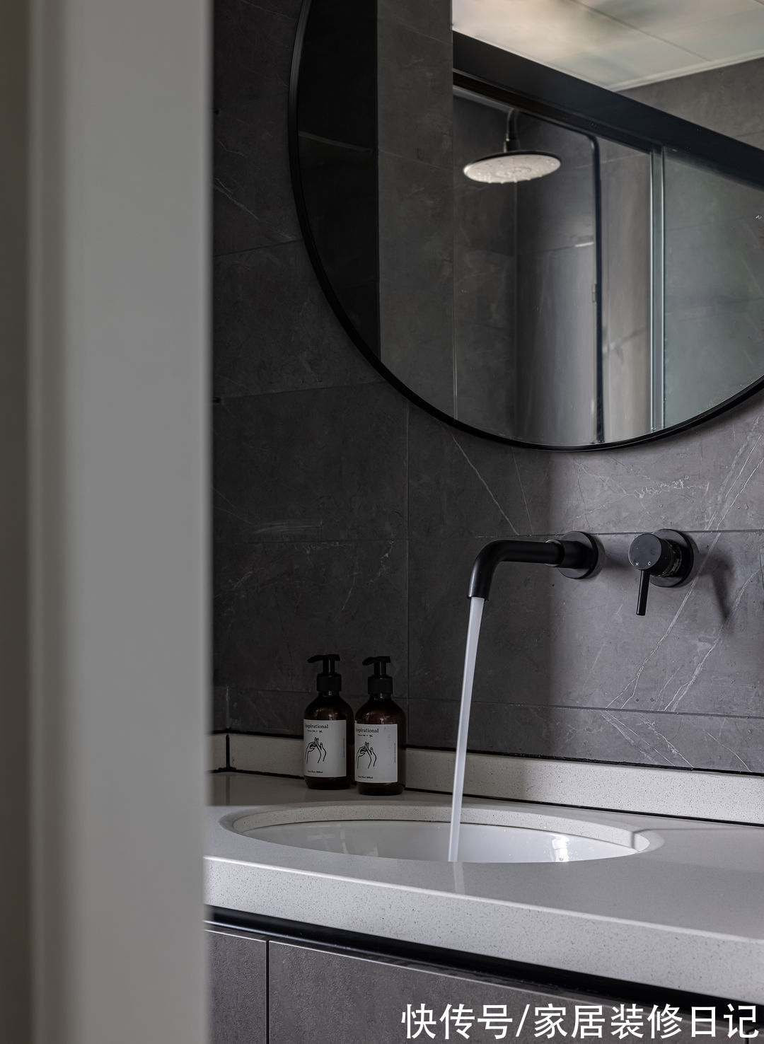 背景墙|南京140㎡新房装修，艺术漆+弧线半吊，简单却有藏不住的高级感