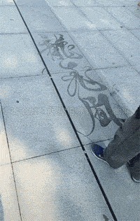 |搞笑GIF:大叔,你是怎么做到的,眼镜怎么就跳上去了