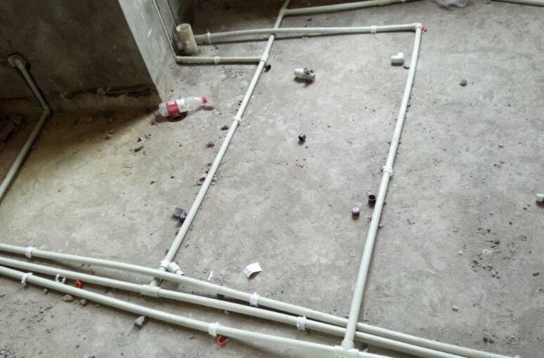 水电师傅|如果水电师傅把电线水管铺成这样,一定要翻工,不要给工钱