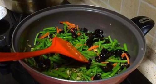 失眠最怕这个菜2块钱一斤，隔三岔五吃1次，一觉睡到大天亮