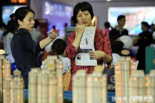 东户|同一栋房子,为啥西户被“抢空”,东户却没人要内行人给出答案