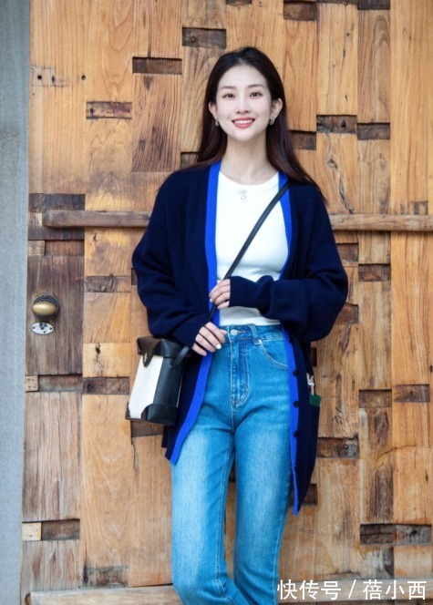 牛仔裤|换季当然要穿“针织衫+牛仔裤”!时髦耐看还百搭,直接照搬也美