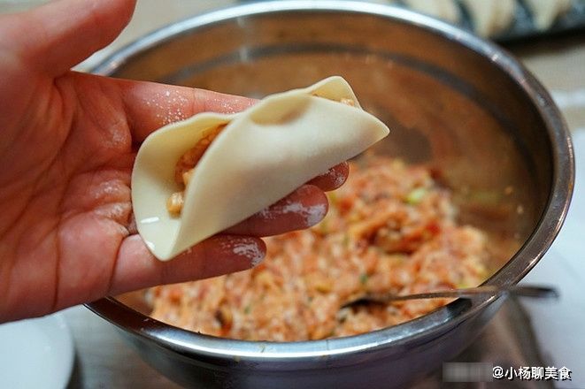 优质蛋白|做萝卜馅饺子，别直接焯水！学会这一招，饺子香浓好吃不出水