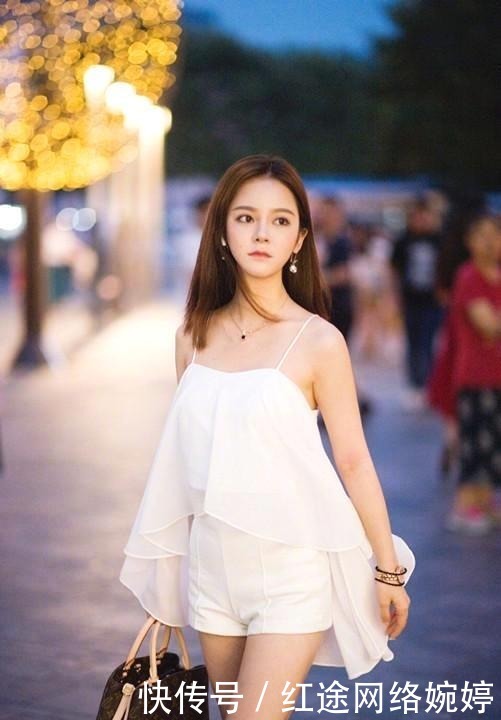 美女|街拍:魔鬼身材天使脸庞的美女,如果能把她娶回家,那就赚大发了