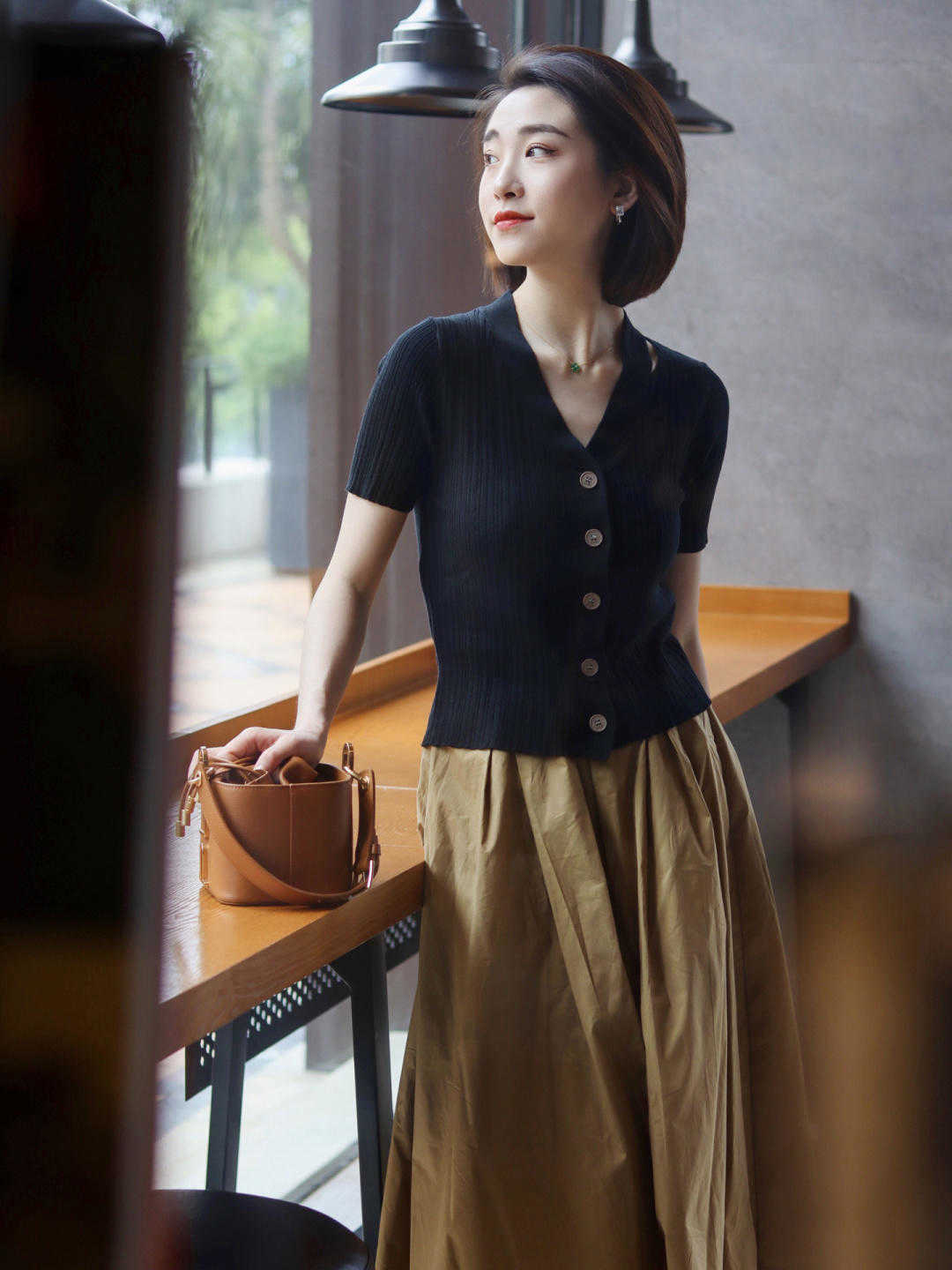 v领|被这些时尚惊艳了!最简单的针织衫,搭配出高级感,简约优雅