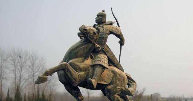 胡服骑射|一代雄主赵武灵王盛年把王位给了儿子，为什么却被儿子活活饿死