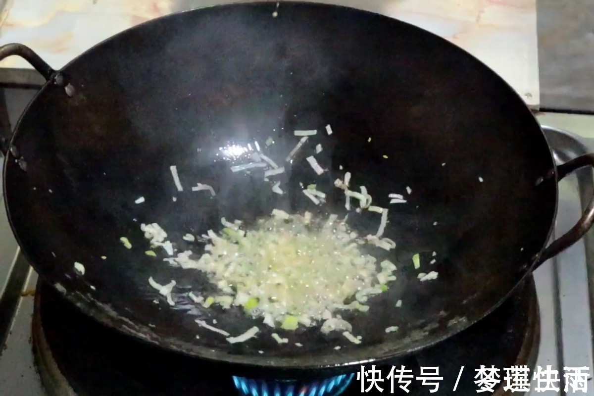 西红柿炒鸡蛋怎么做？很多人第一步就错了，大厨教你正确做法