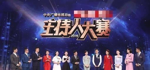 康辉的评论很尖锐,董卿教会了玩家如何表现