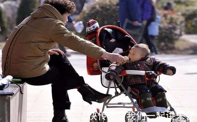 老人|有一种“新型啃老”正在流行,老人有苦难言,子女们却不愿承认