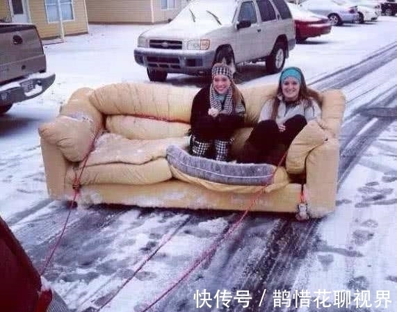 |搞笑GIF图:车子人太多,我们只好另想办法了,就是太冷了!