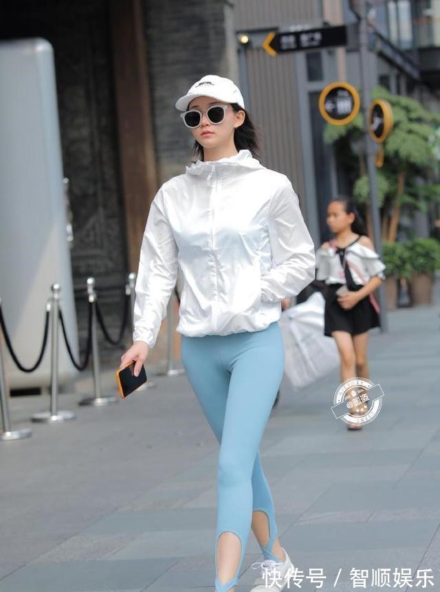 毛衣 选好适合自己的打底裤，少不了休闲裤装的修饰，展现气质！