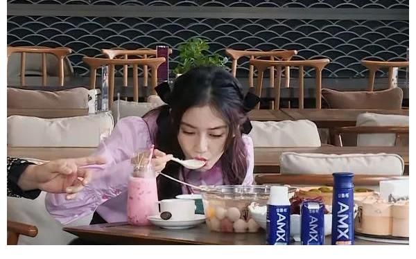 羡慕|baby早餐吃了三碗小馄饨，羡慕怎么吃都不胖的人