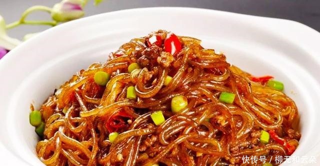 冬天,多让家人吃这菜,好吃还不贵,10元1大盘,鲜香滑嫩丝丝顺