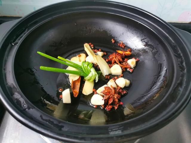 油烫鸭|入秋后，吃牛肉羊肉不如吃鸭肉，高蛋白易消化，滋补润燥不上火