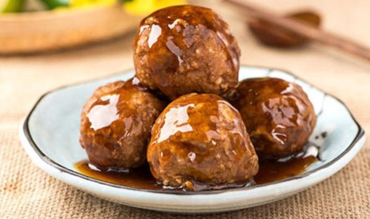 做红烧狮子头，牢记“调肉馅”方法，做好后软糯入味，口齿留香