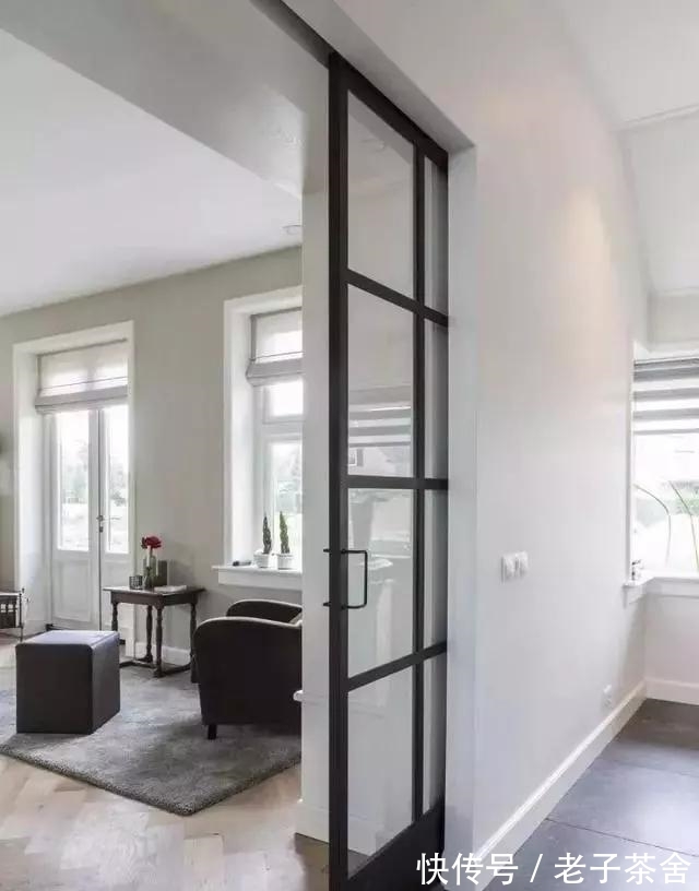 旋转式|不顾家人反对,卫生间装上隐形门,完工后效果成功让他们都闭上嘴