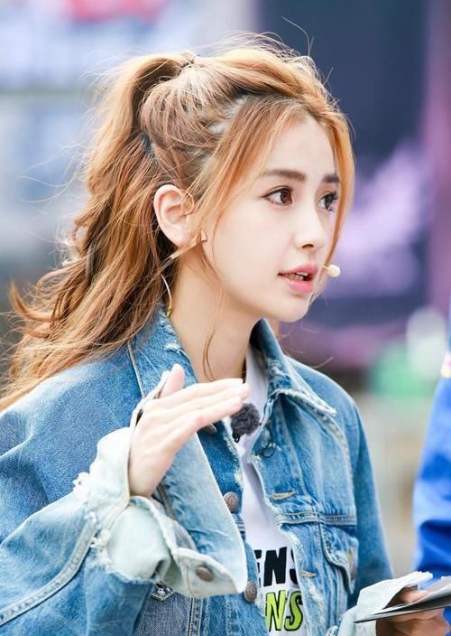 扎马尾时别犯这3个错误,不然会变得很像村花,颜值再高也白搭