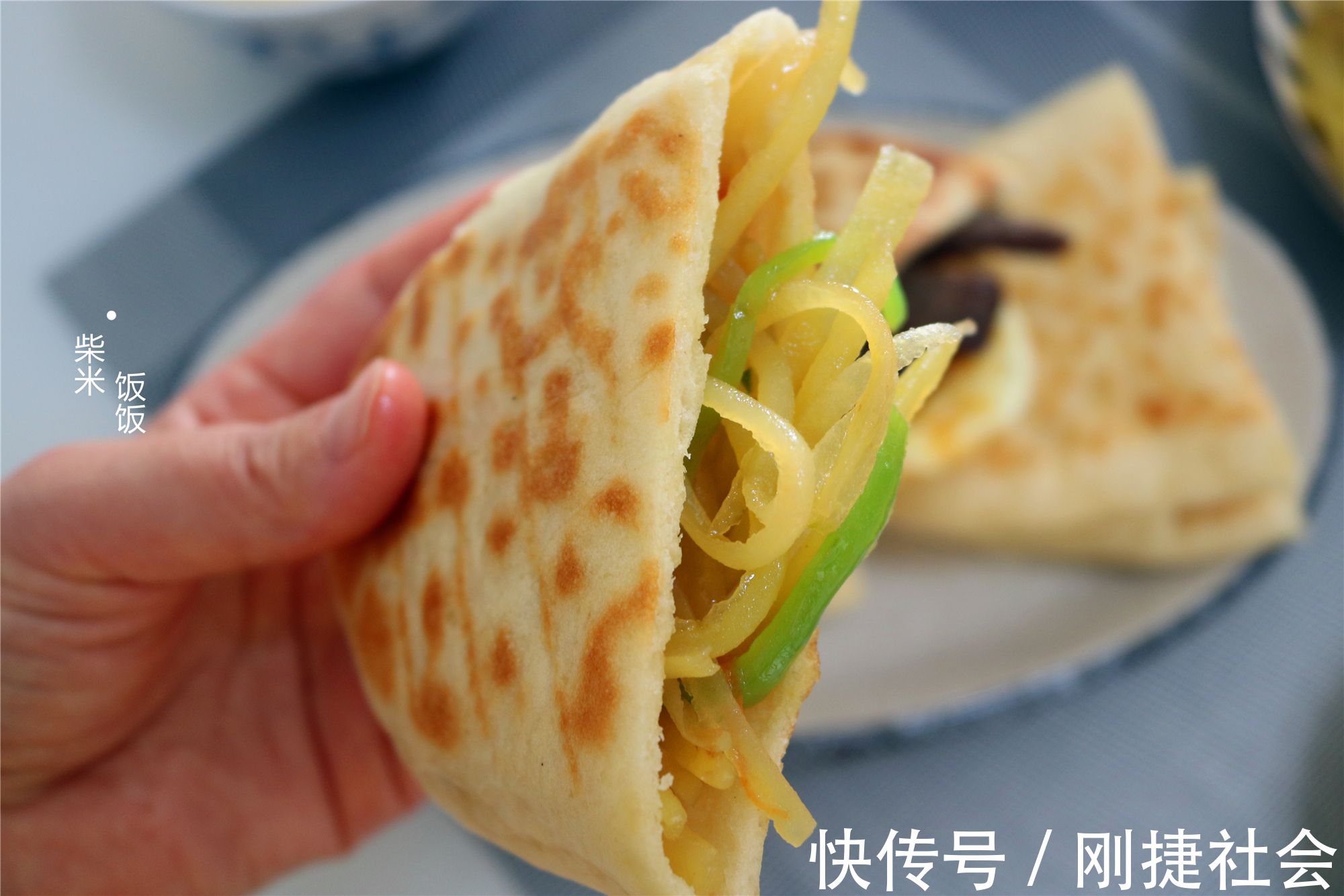 面团|发面饼还可以这样做,大空心,加上自己爱吃的菜,人人喜欢
