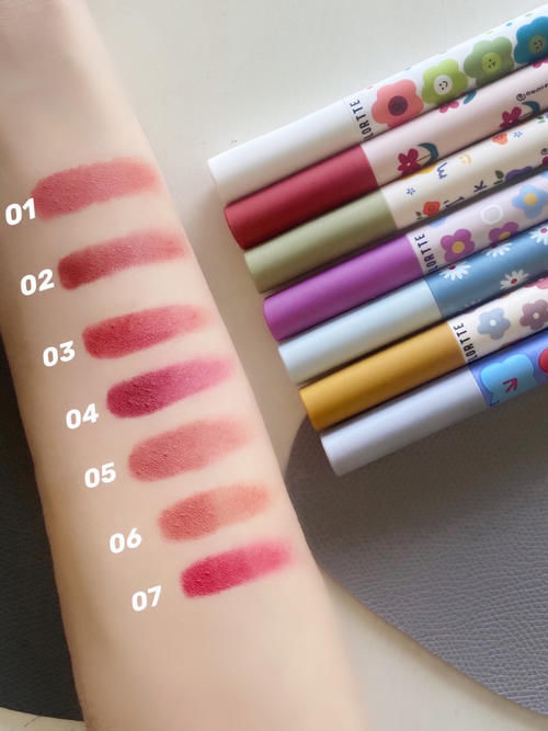 女孩 贫民窟女孩绝不认输!这些几块钱的口红绝了!