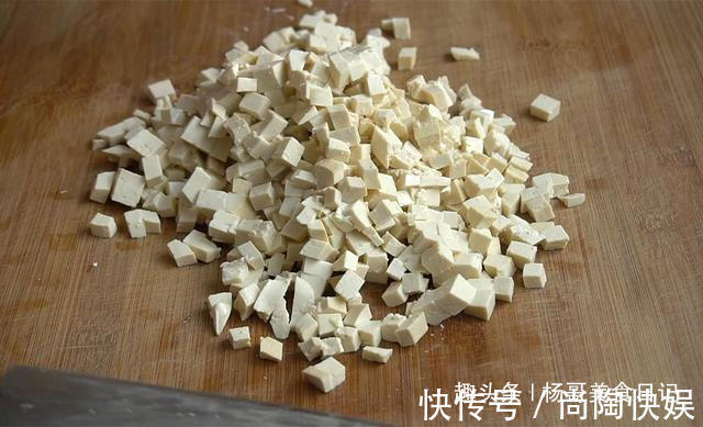 1块豆腐2个鸡蛋,不用蒸不用炖,个个蓬松暄软,给肉包子都不换