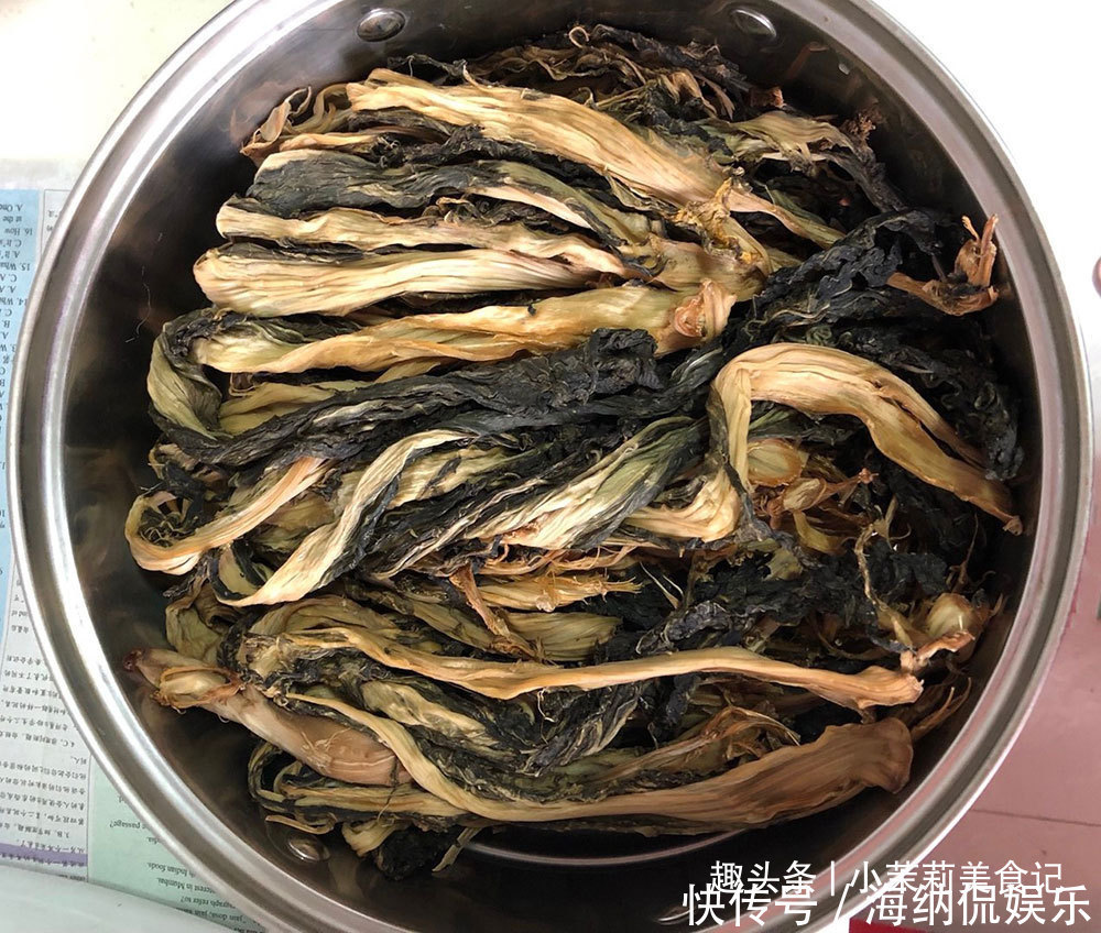 制作梅干|9月,此类菜不怕过期,一次买20斤做成梅干菜,炖肉做馅都特香
