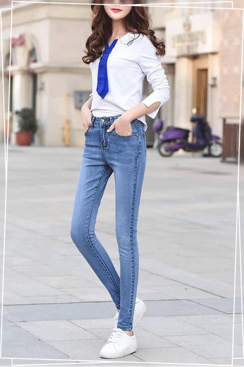 柔软舒适的牛仔布料,穿起来不单调,感觉到很休闲