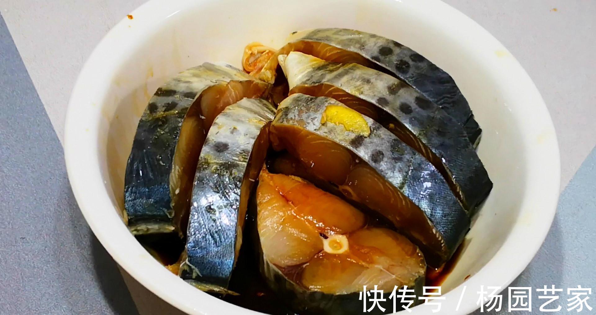 天冷了,这道炖鱼收藏好,营养极高,热乎乎端上桌,补气又暖胃!