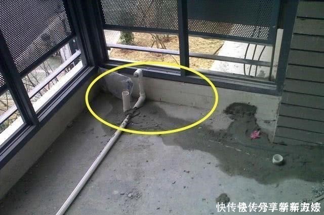 玻璃|阳台三面全是玻璃，洗衣机咋安装设计师告诉我3招，不怕变形了！