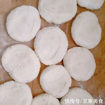 味极鲜|鲜猪肉酸菜包子你这么做，保证你吃一次想十次
