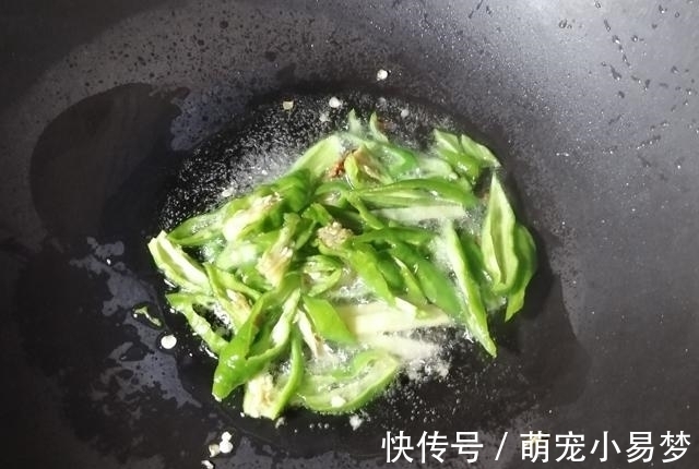 熟猪头肉和什么菜一起炒最好吃?大厨教你一招,香辣不腻超下饭