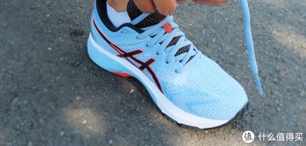 亚瑟士 穿了一年耐克突然换成亚瑟士,跑完五公里后,高下立判!