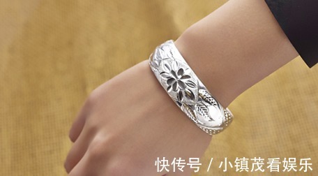 右手|手上长期佩戴银手镯的女人,身体会有什么变化?这些好处不请自来