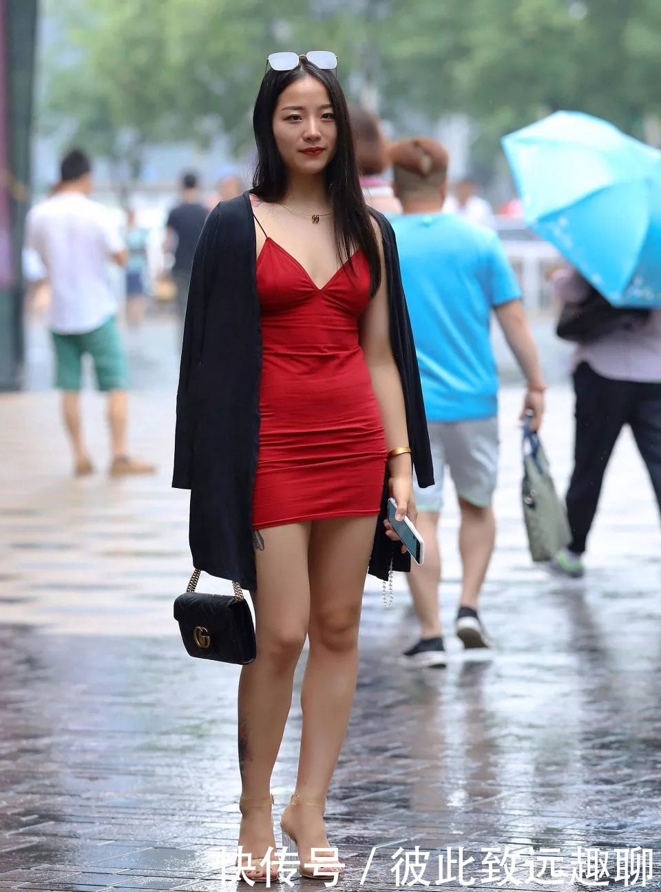 颜值|街怕:包臀裙搭配高跟鞋,提升你的夏日颜值