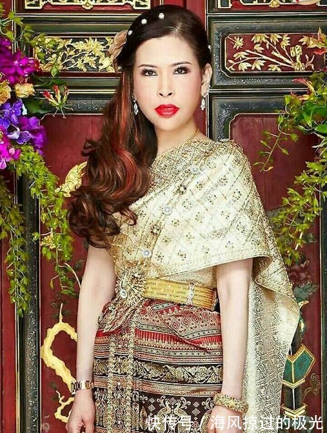 苏提达 怪不得苏提达只模仿没戴过诗丽吉的“满天星”,原来是朱拉蓬喜欢