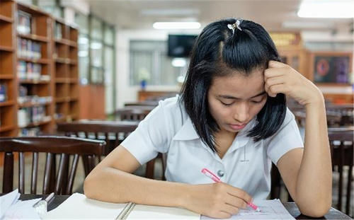 月经|月经到底来几天算正常？若只来了3天就没了，又是怎么回事？