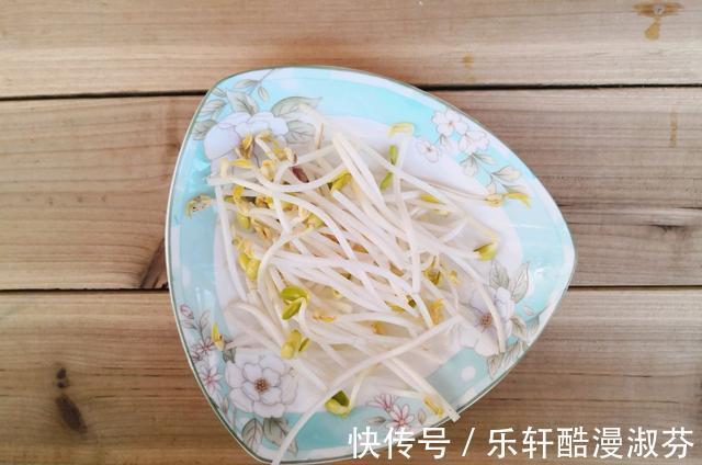 水煮肉片|水煮肉片的家常做法,做好之后肉片滑嫩,下饭又解馋