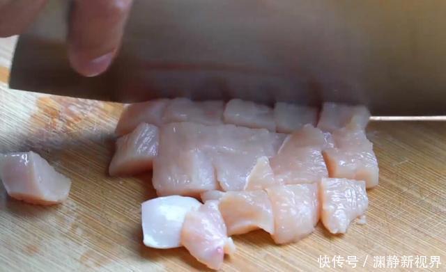 家常|教你家常青椒炒鸡胸肉,酥脆爽口,香辣下饭,一大盘不够吃