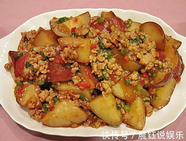 土豆的这种做法，儿子总说吃不厌，我家隔三差五就做一回，超下饭