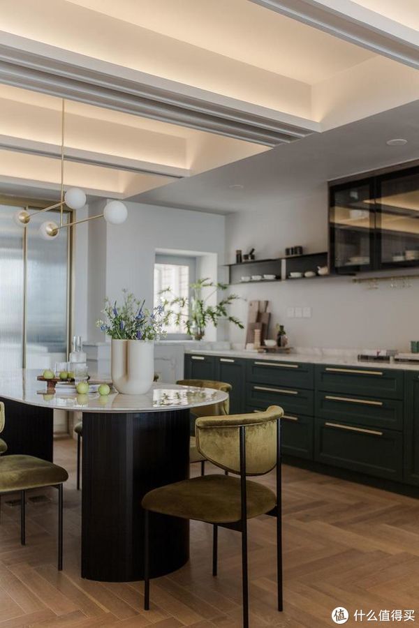 夫妻|成都夫妻家中的高级场面：凭一个楼梯就圈粉无数，职住一体太爽了