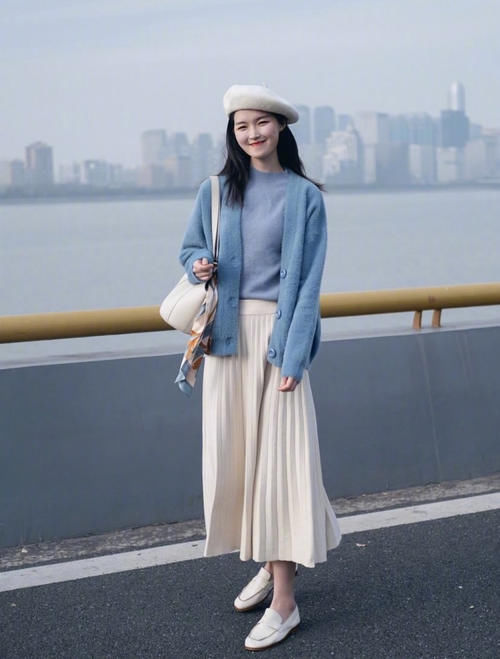 早春穿什么优雅还时髦？温柔博主的4个“配色”妙招，简直美极了