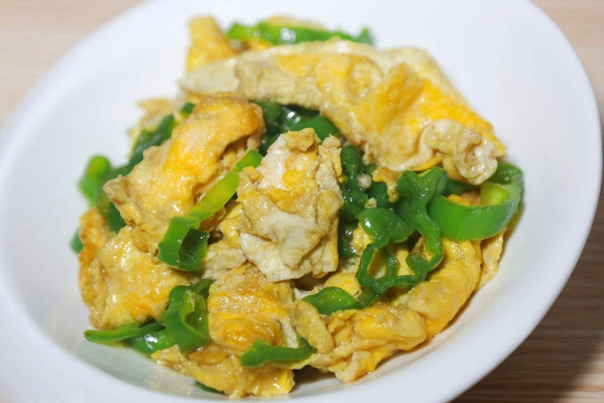 好吃又好看的青椒炒蛋,香气浓郁、营养丰富,成本只要几块钱!